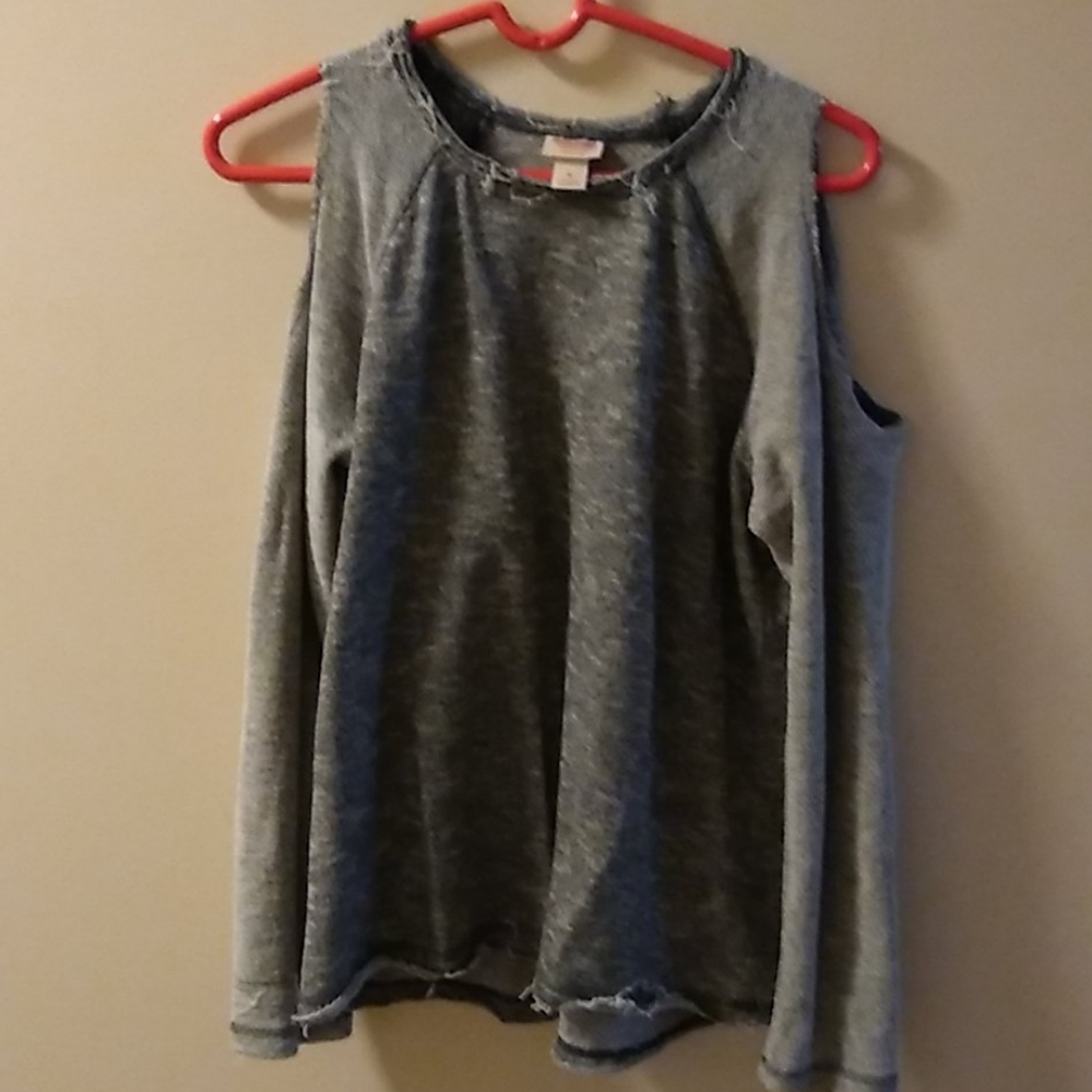 🔴3 for $15🔴 Cold shoulder lightweight sweater